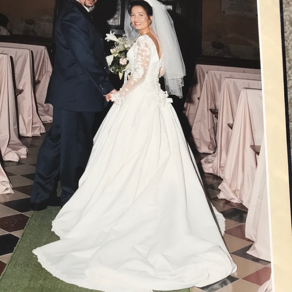 Wedding dress - Picture 2 of 8